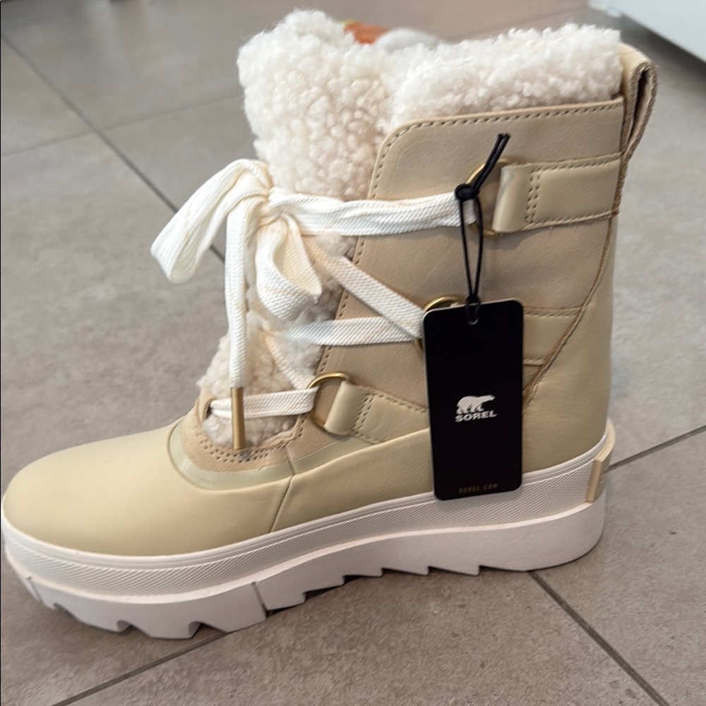 Sorel Cream Sherpa-Lined Lace-Up Platform Winter Boots - Picture 2 of 4